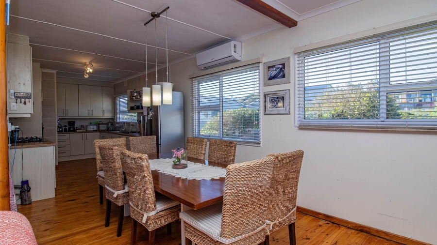 4 Bedroom Property for Sale in Perlemoenbaai Western Cape